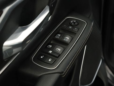 Used 2021 RAM 1500 Laramie AWD/4WD image 9