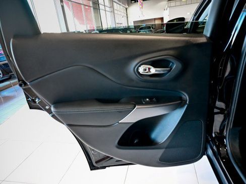 Used 2022 Jeep Cherokee Limited w/ Mopar Interior Package image 20