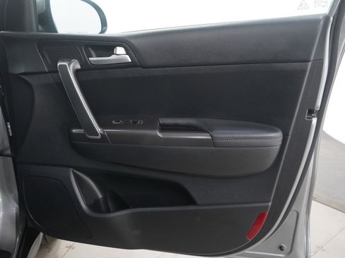 Used 2021 Kia Sportage LX image 11