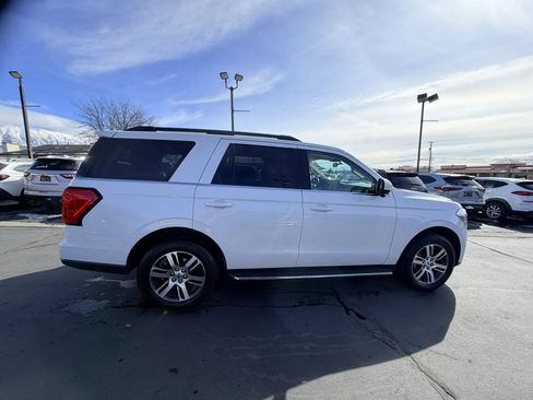 Used 2023 Ford Expedition XLT image 3