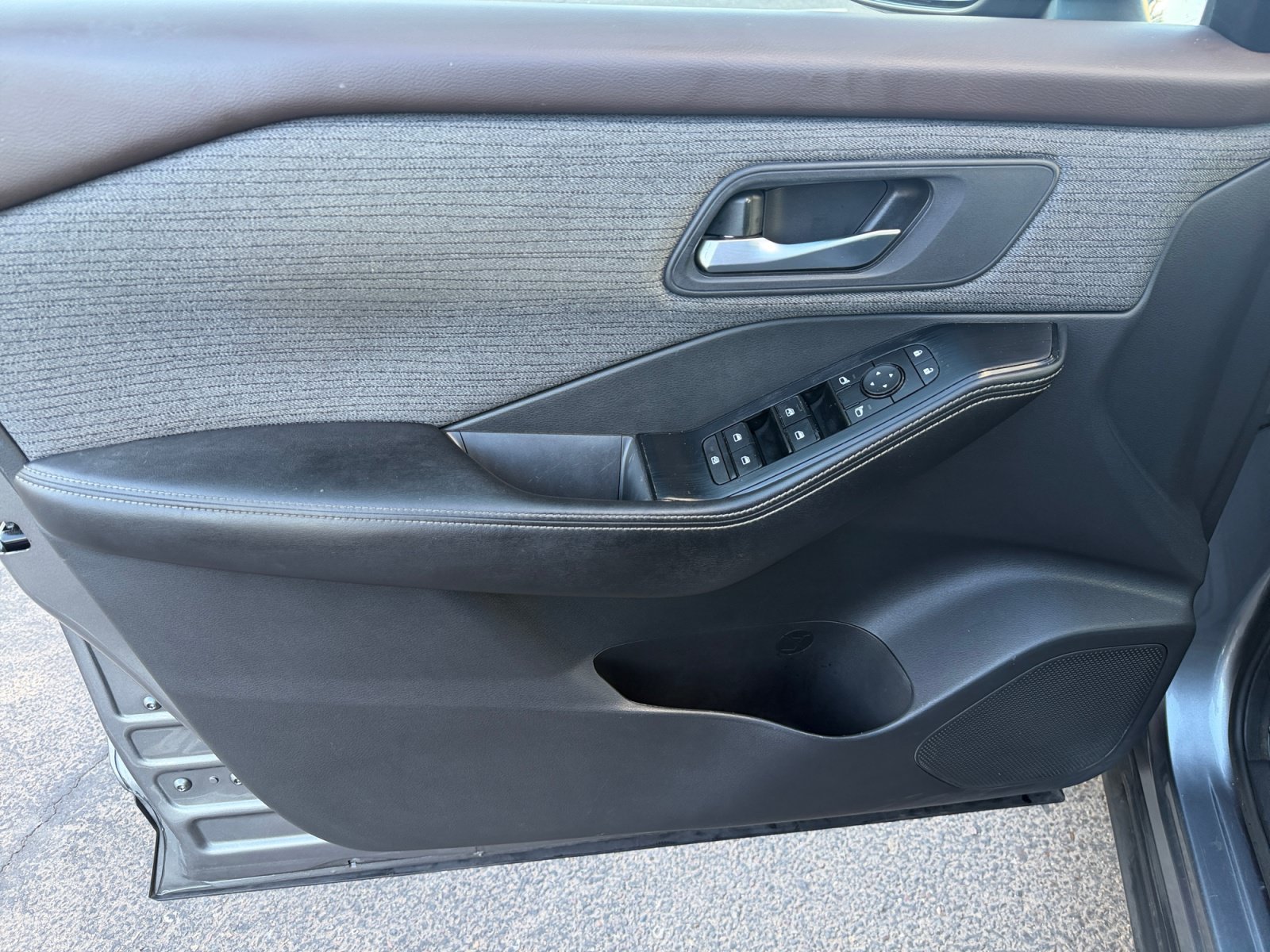 Used 2022 Nissan Rogue SV FWD image 13