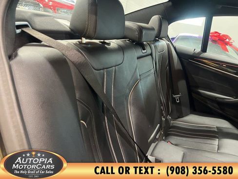 Used 2020 BMW 530i xDrive w/ Premium Package image 14