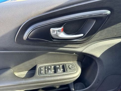 Used 2015 Chrysler 200 S FWD image 11