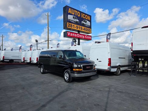Used 2023 GMC Savana 3500 Extended w/ Driver Convenience Package image 30