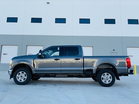 New 2026 Ford F250 XLT w/ FX4 Off-Road Package image 2