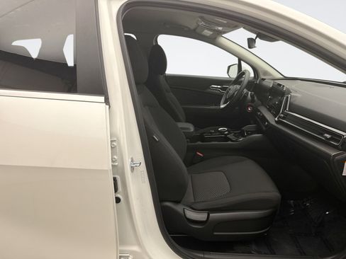 Used 2023 Kia Sportage LX image 16