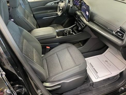 Used 2025 Chevrolet Traverse LT w/ Driver Confidence Package AWD/4WD image 17
