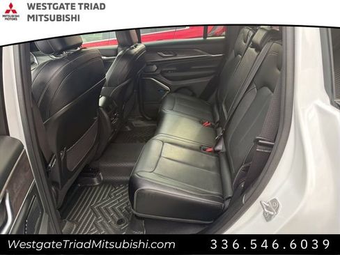 Used 2023 Jeep Grand Cherokee Overland AWD/4WD image 17