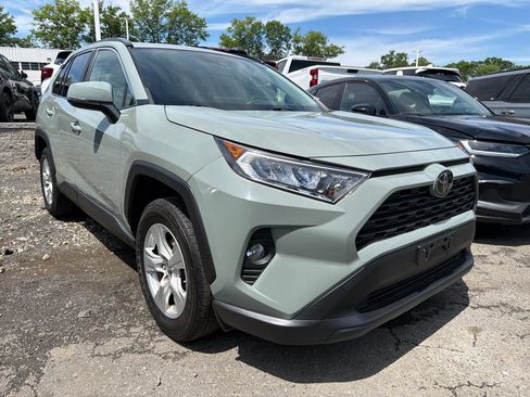 Used 2019 Toyota RAV4 XLE w/ Convenience Package AWD/4WD image 3