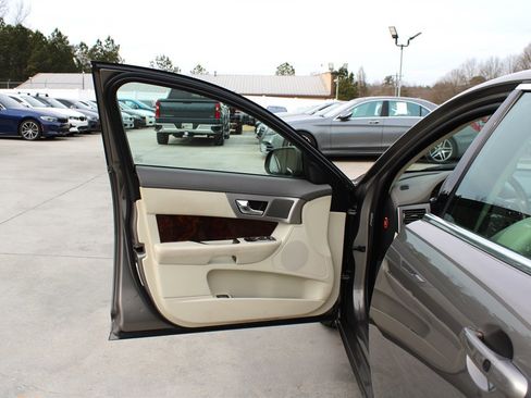 Used 2009 Jaguar XF Premium image 31