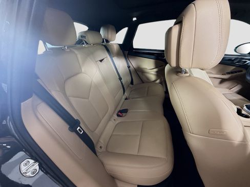Used 2023 Porsche Macan image 26