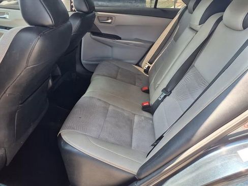 Used 2017 Toyota Camry SE image 11