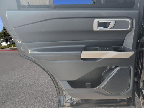 Used 2020 Ford Explorer XLT RWD image 22