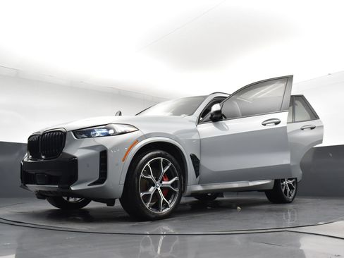 Used 2024 BMW X5 xDrive40i w/ M Sport Package AWD/4WD image 29