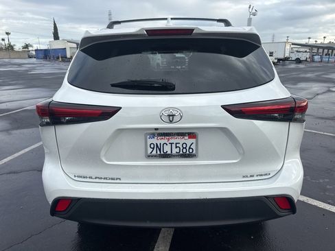 Used 2024 Toyota Highlander XLE image 5