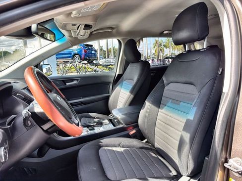 Used 2019 Ford Edge SE FWD image 24