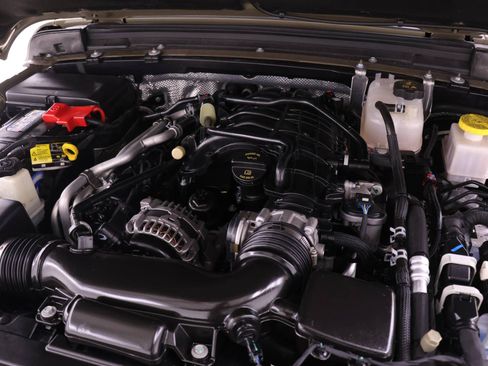 Used 2025 Jeep Gladiator Rubicon w/ Safety Group image 17