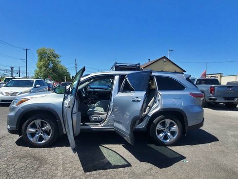 Used 2015 Toyota Highlander Limited AWD/4WD image 9