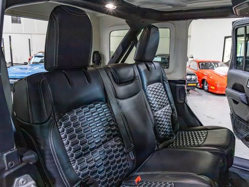 Used 2019 Jeep Wrangler Unlimited Sahara AWD/4WD image 35