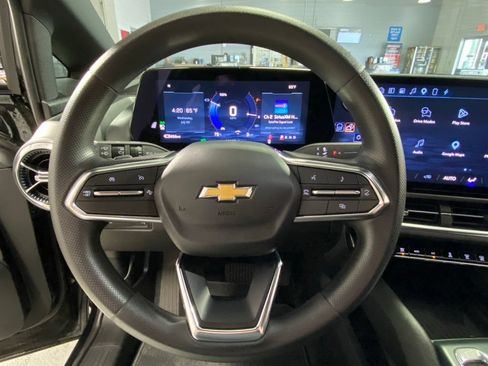 Used 2025 Chevrolet Equinox EV LT FWD image 19