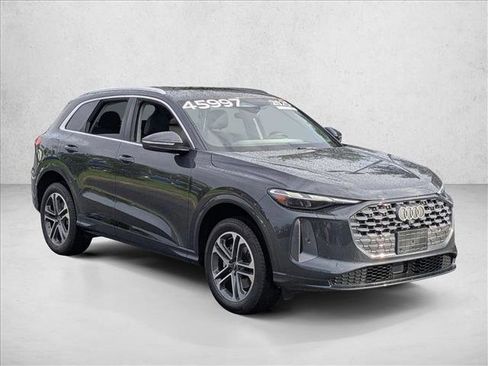 Certified 2025 Audi Q5 Premium w/ Convenience Package AWD/4WD image 3