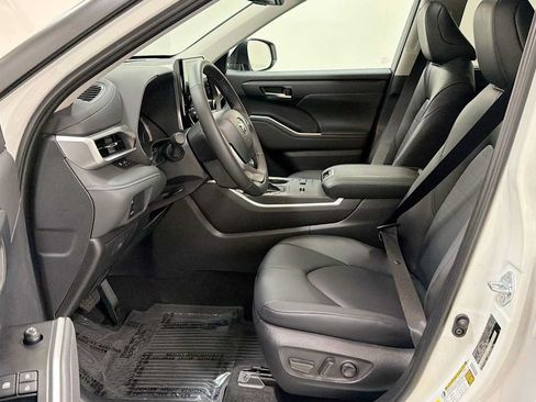 Certified 2026 Toyota Highlander XLE AWD/4WD image 13