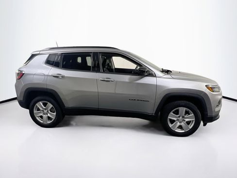 Used 2022 Jeep Compass Latitude image 4