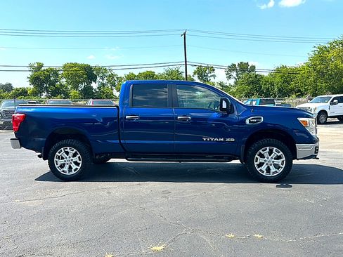 Used 2017 Nissan Titan SV w/ Heavy Duty GAWR Package AWD/4WD image 9