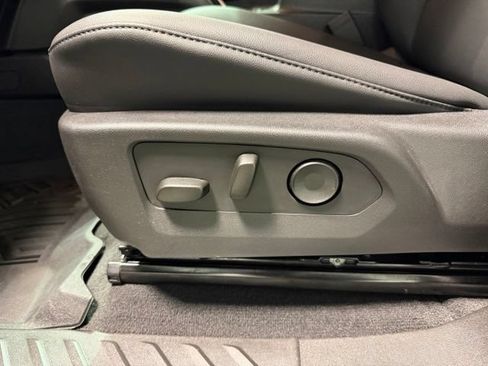 Used 2025 Chevrolet Colorado Trail Boss AWD/4WD image 12