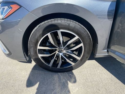 Used 2025 Volkswagen Jetta SE image 30