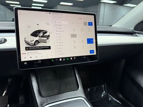 Used 2022 Tesla Model Y Long Range AWD/4WD image 25
