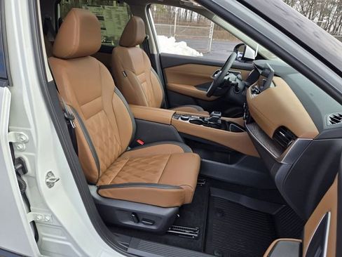 New 2026 Nissan Rogue Platinum w/ Tech Package AWD/4WD image 12