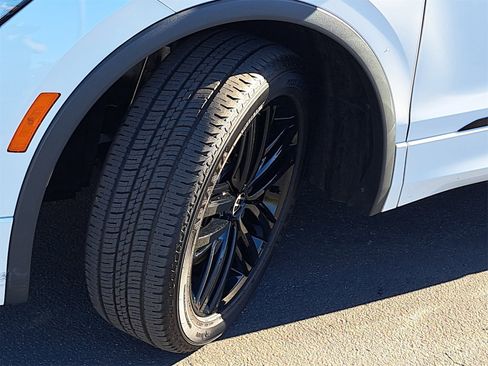 Certified 2022 Volkswagen Tiguan SE R-Line image 35