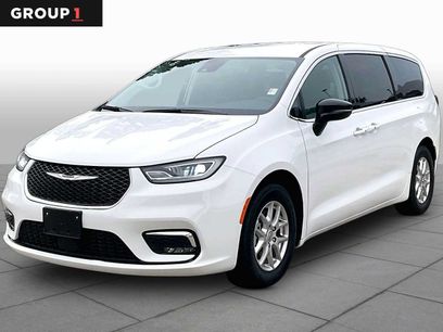 Used 2024 Chrysler Pacifica Touring-L