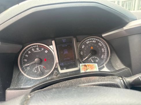 Used 2020 Toyota Tacoma SR5 AWD/4WD image 13