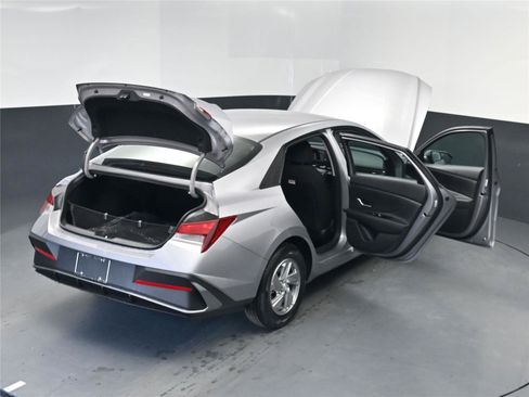 New 2026 Hyundai Elantra SE image 25