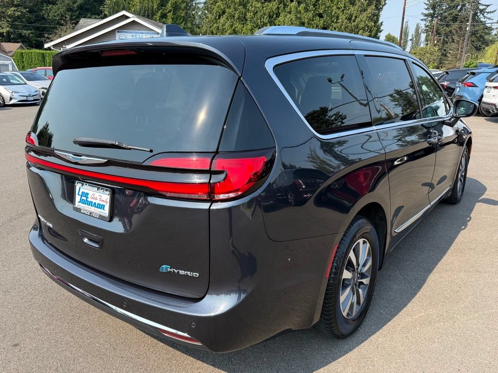 Used 2021 Chrysler Pacifica Limited w/ Premium & Safety Sphere Group FWD image 5