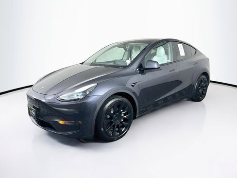 Used 2024 Tesla Model Y Long Range AWD/4WD image 3