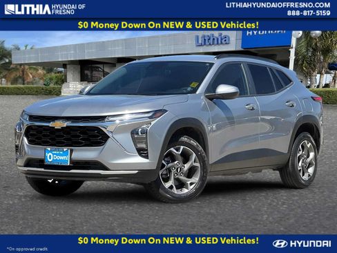 Used 2025 Chevrolet Trax LT FWD image 1
