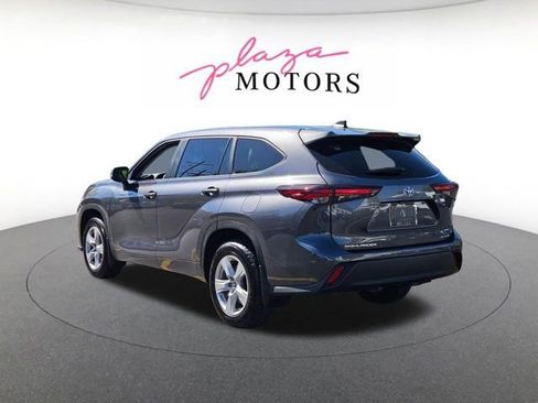 Used 2024 Toyota Highlander LE AWD/4WD image 7