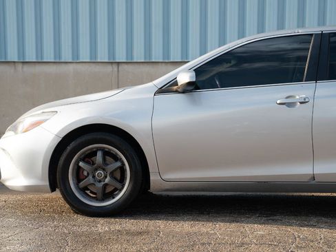 Used 2016 Toyota Camry SE w/ Moonroof Package FWD image 7