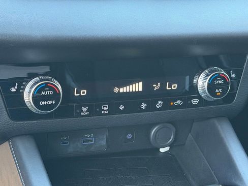 Used 2024 Mitsubishi Outlander SE AWD/4WD image 19