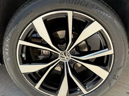 Used 2024 Volkswagen Atlas SEL Premium R-Line image 6