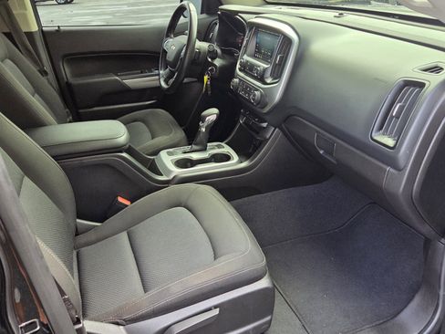 Used 2022 Chevrolet Colorado LT w/ LT Convenience Package image 11