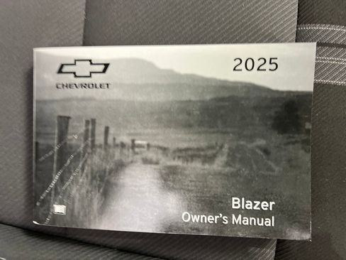 Used 2025 Chevrolet Blazer LT FWD image 27