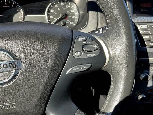 Used 2018 Nissan Pathfinder SL image 14