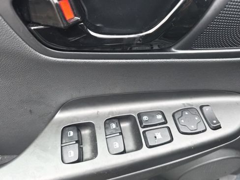 Used 2019 Hyundai Kona Ultimate FWD image 12
