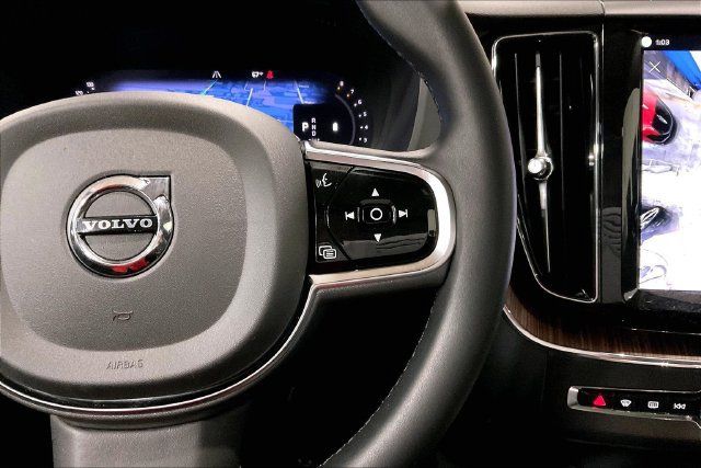Used 2024 Volvo XC60 B5 Plus AWD/4WD image 22