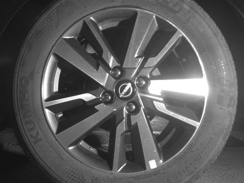 Used 2025 Nissan Versa SV FWD image 14