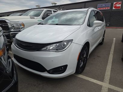 Used 2019 Chrysler Pacifica Touring-L Plus w/ Advanced Safetytec Group